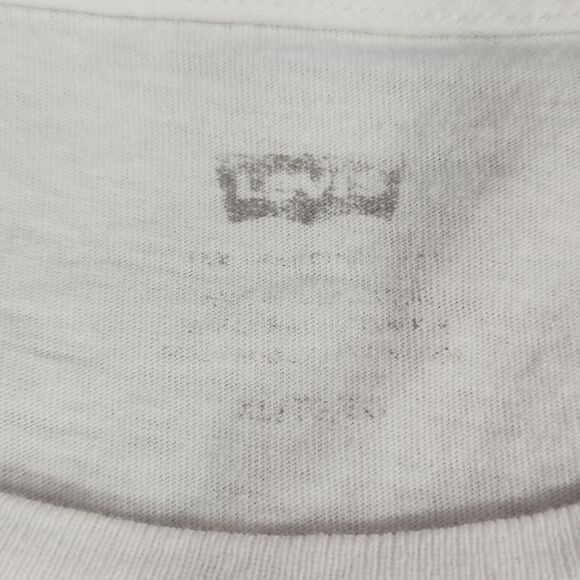 🔸️Levi's White w/Red Logo Short Sleeve Top XLarge - Picture 7 of 9
